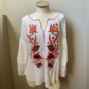 SOLITAIRE Boho White Top With Floral Embroidery | Size Small